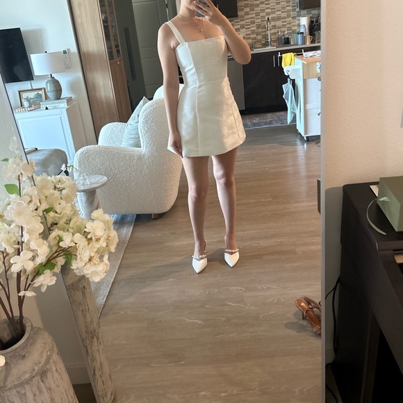 V. Chapman White Mini Dress - Picture 3 of 3
